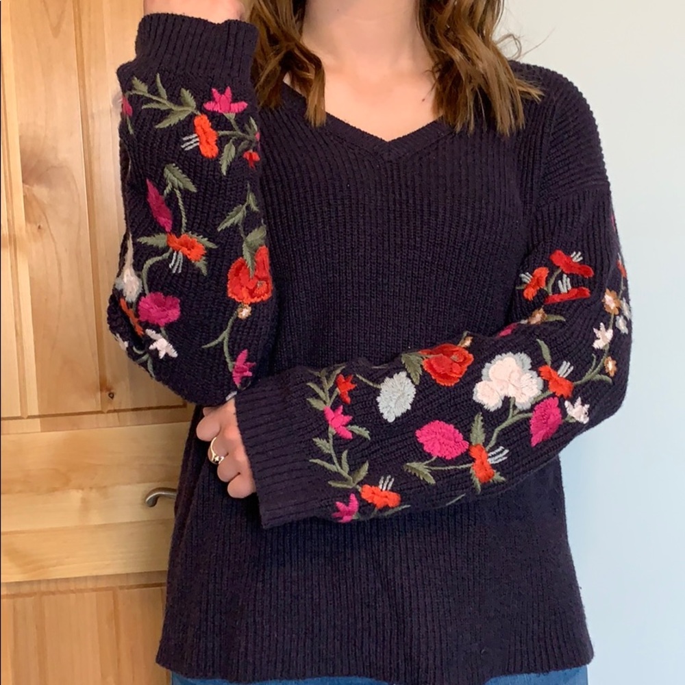 American Eagle embroidered sweater